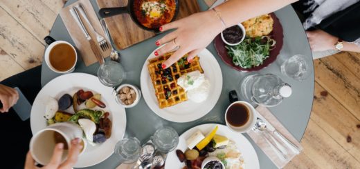 ali inay 9858 unsplash 520x245 - Les bienfaits physiques et psychologiques du petit-déjeuner le matin
