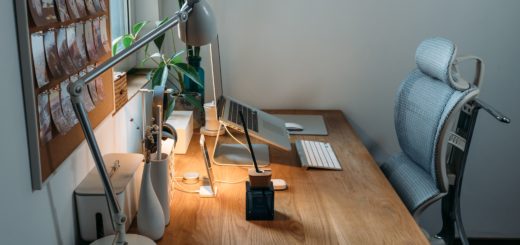 samule sun 645270 unsplash 520x245 - 6 conseils ergonomiques pour vous débarrasser de vos maux de dos en position assise au bureau