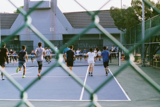 nik radzi Dhdck86QmyE unsplash 520x347 - À quel âge commencer le tennis? Le guide simple pour les parents